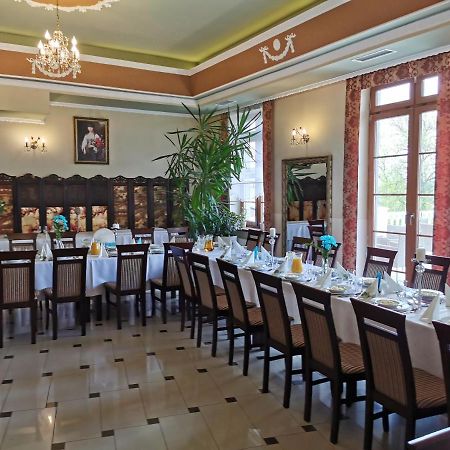 Palac Koronny Noclegi & Wypoczynek Wodzisław Dış mekan fotoğraf