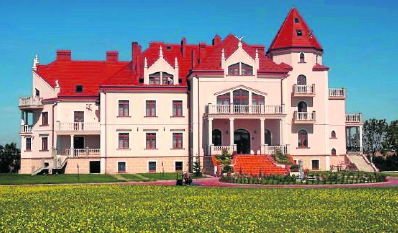 Palac Koronny Noclegi & Wypoczynek Wodzisław Dış mekan fotoğraf